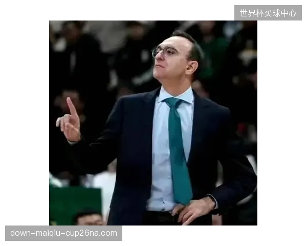 三连冠王朝班底阵痛，乌戈·洛佩斯未能激活辽宁后卫线导致战绩滑坡。